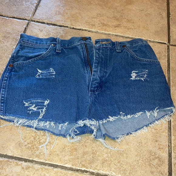 Vintage Wrangler Cut Off Jean Shorts Size 31 - Picture 2 of 3